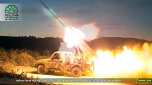 15-10-02 Ahrar al Sham lanza cohetes Grad en la base aérea de Rusia