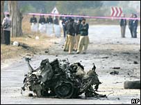 pakistan-kamra-suicide-attack-12102007.jpg