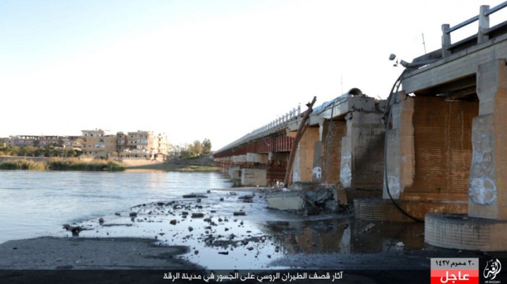 15-11-05 Russian airstrikes on Raqqa bridges 1