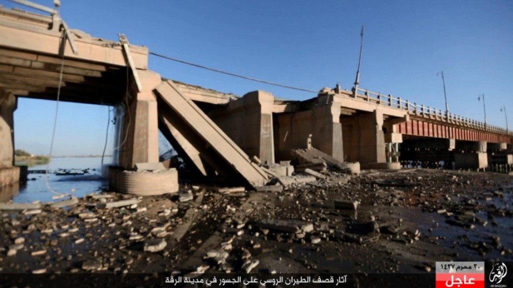 15-11-05 Russian airstrikes on Raqqa bridges 4