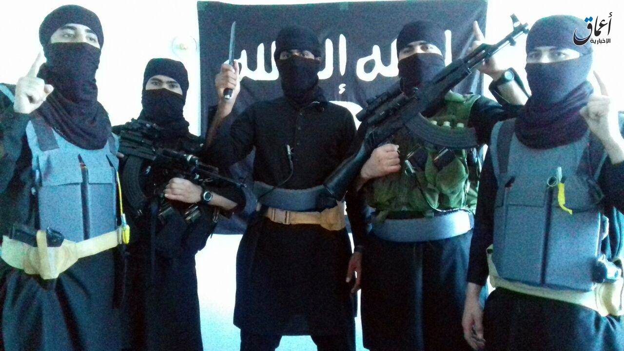 Фото четырех террористов