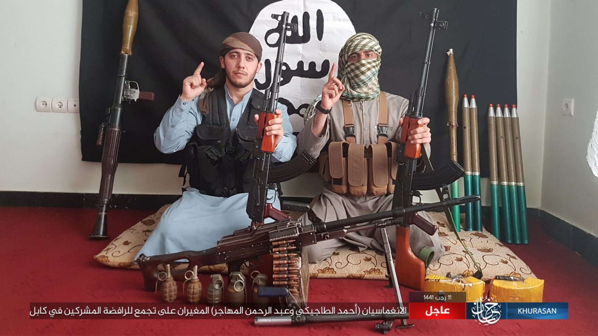 Террористы крокуса на фоне флага. Афганистан террористы Талибан. Афганистан Талибан ИГИЛ. Исламское государство Афганистан. Талибан Афганистан оружие.